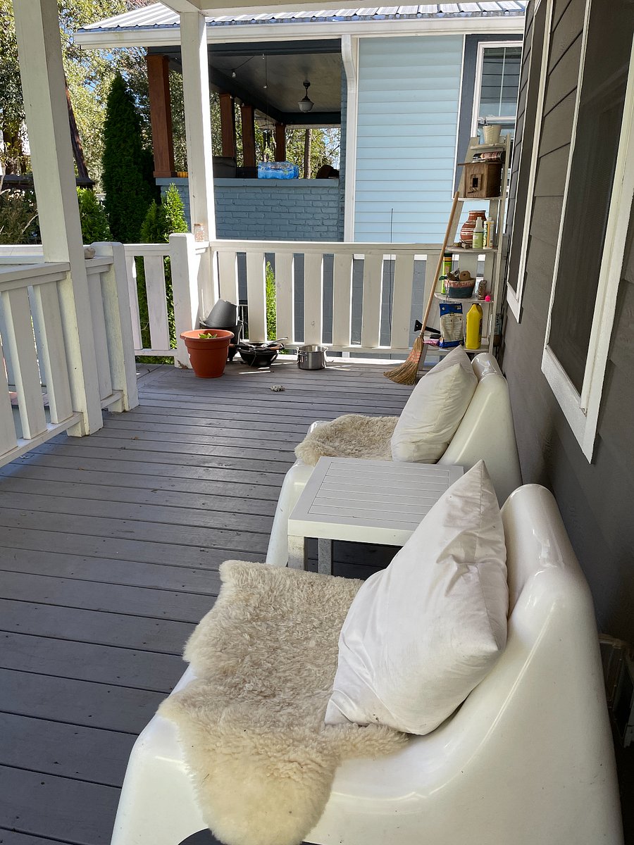 front porch
