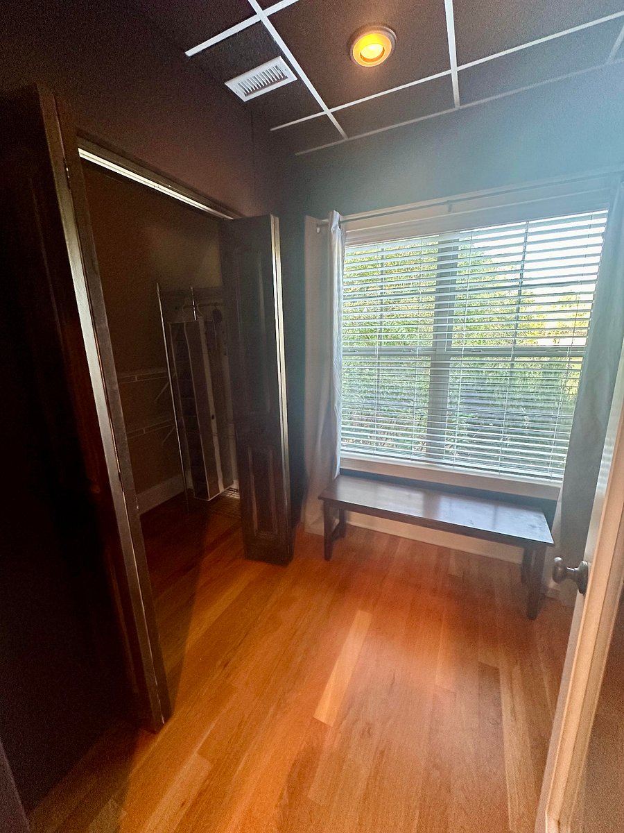 This area is private sitting room that leads into the closet
