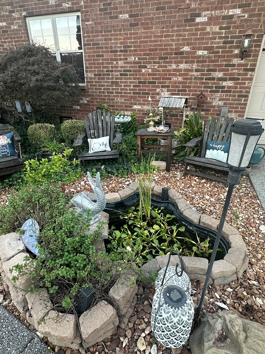 Front yard heartscape lounge area