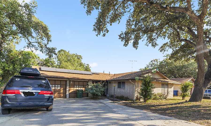 Owners' residence (cottage located behind). Driveway parking available for up to 2 cars.