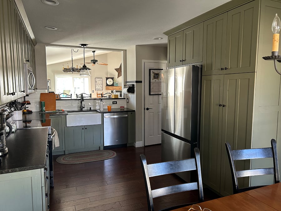 Fully equipped kitchen with new appliances; farm sink