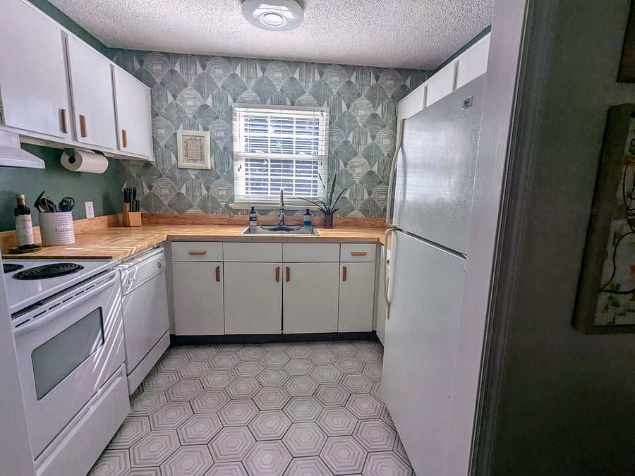 fully equipped kitchen
