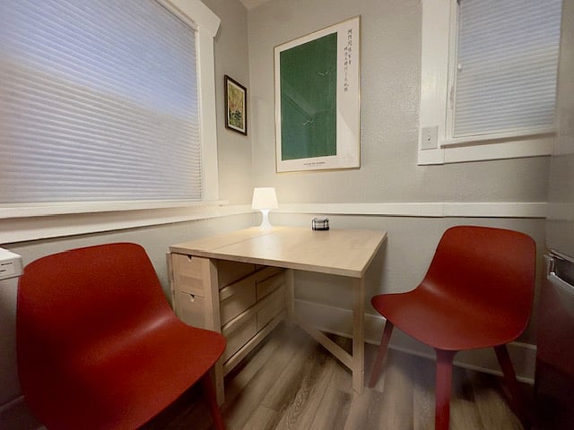 Cozy dining nook!Cla