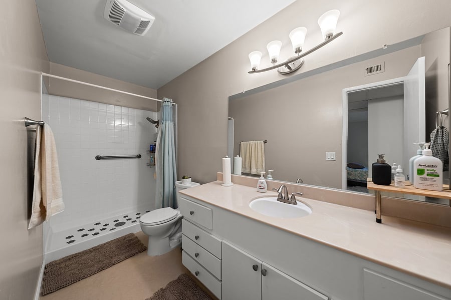 Masters Bathroom 