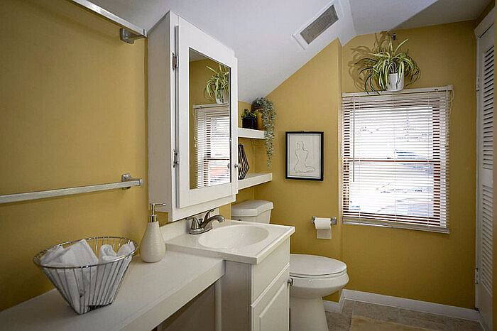 upstairs bathroom
