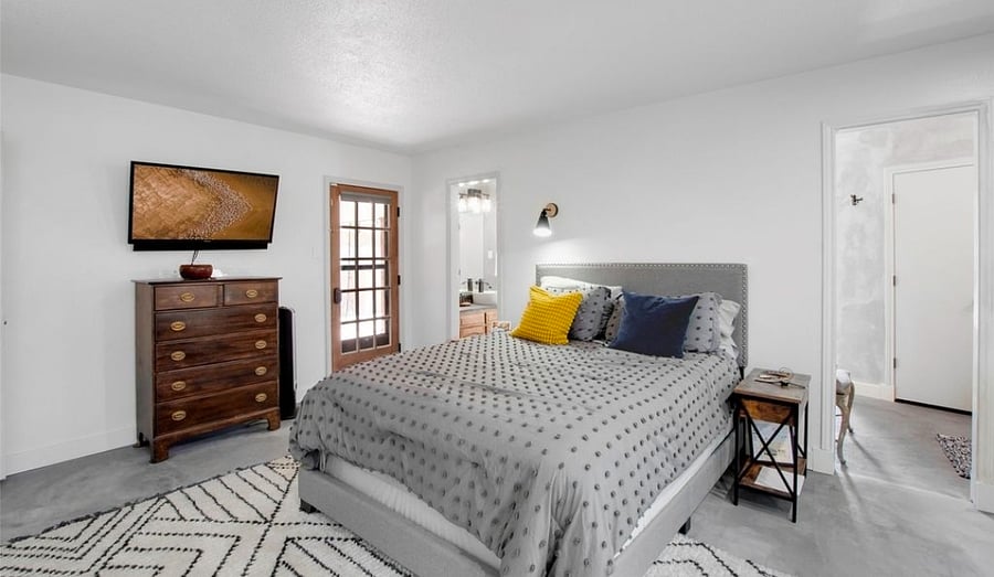 Primary private bedroom with private bathrooom and entrance, dual vanity sinks, 2 closets.