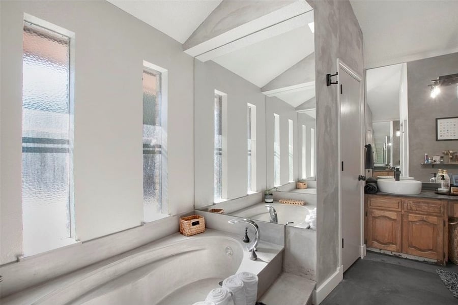 Private bath for primary suite