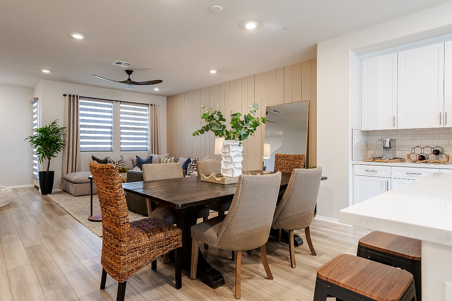 2nd floor: Dining for 6