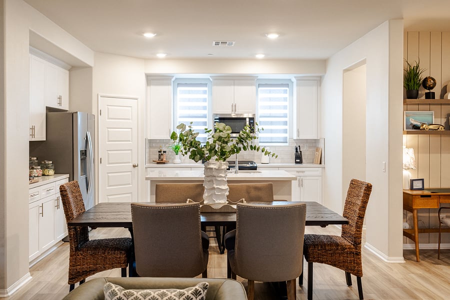 2nd floor: Dining for 6