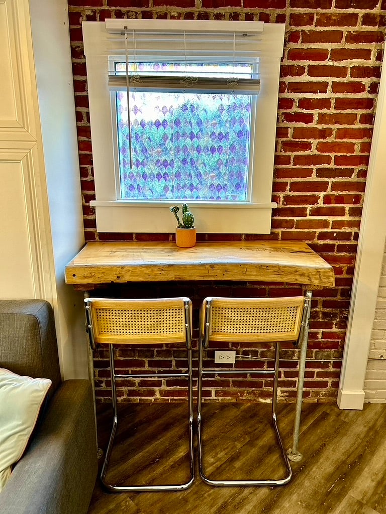 Spacious bar area that can be used as a work space or for enjoying meals.