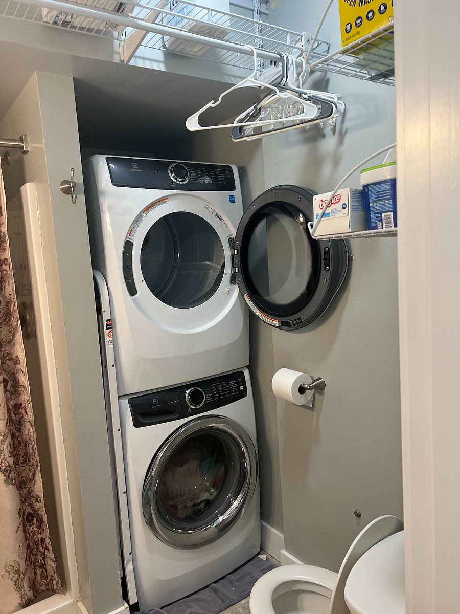 Deluxe laundry unit