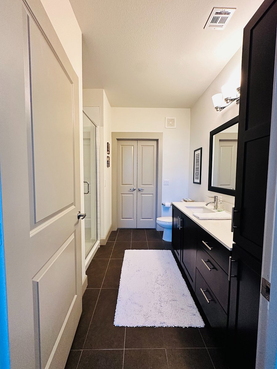 Bathroom looking to walk-in closet