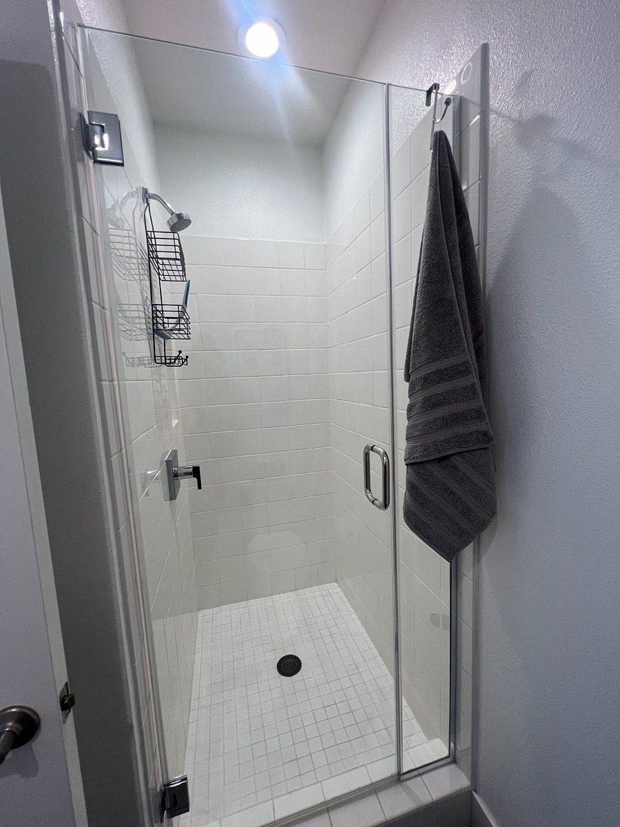 Private bathroom, towels provided