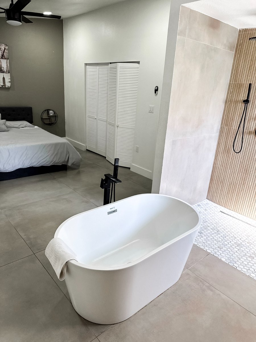 Master Bathroom Luxury Bath