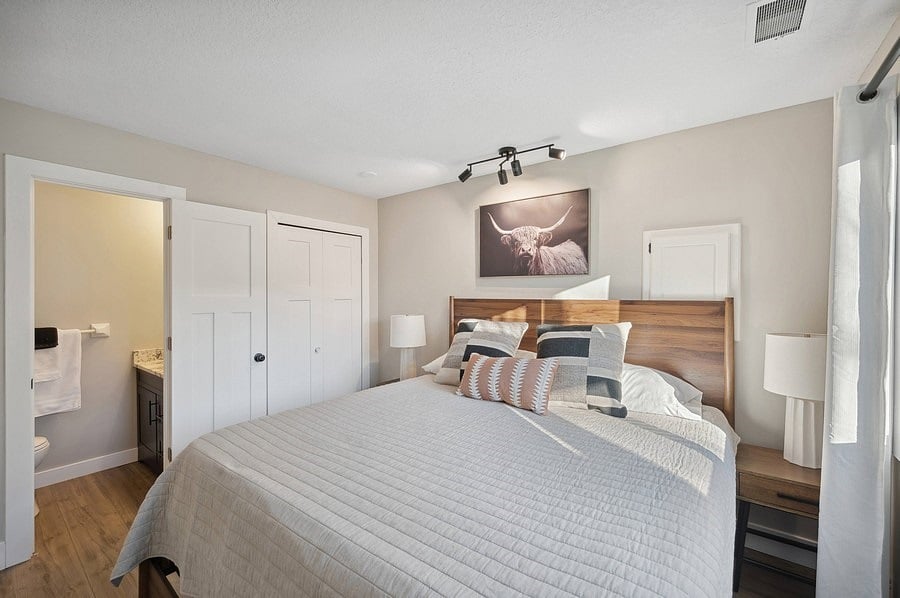 Master Bedroom with king bed and ensuite