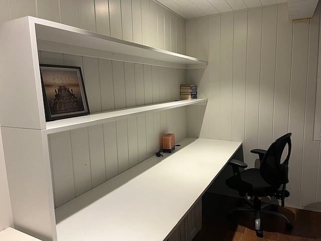 Built in desk in master bedroom with Queen bed