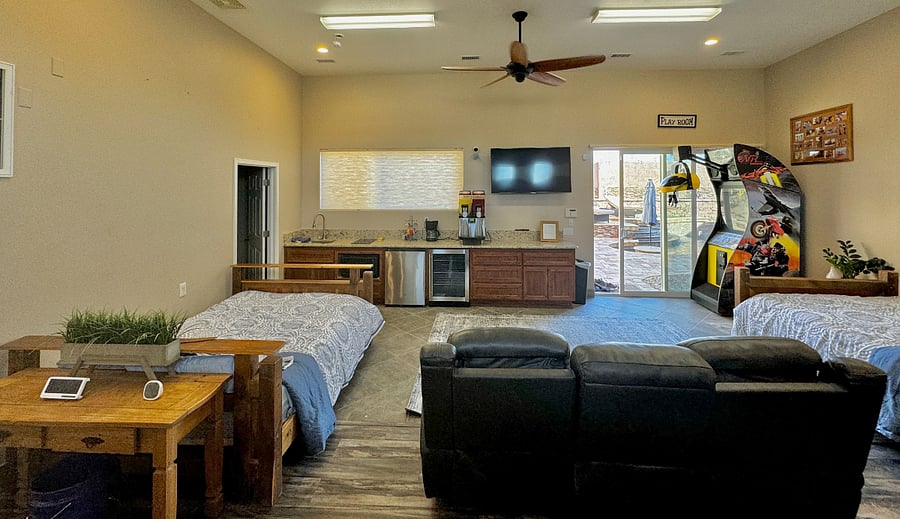 Kitchenette, TV, Sliding Door to pool