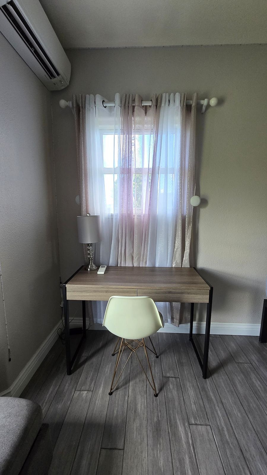 Laptop desk
