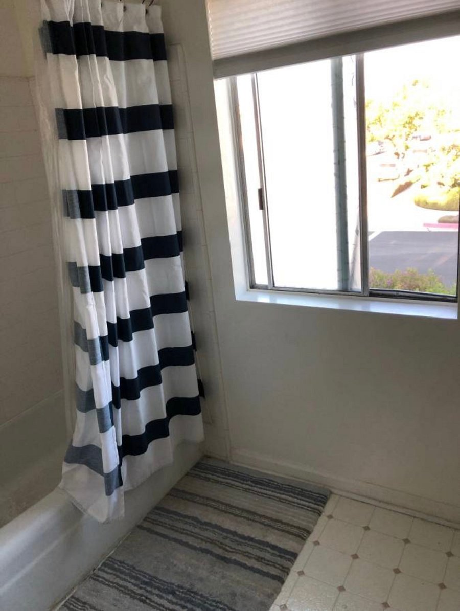 Upstairs Bdrms shared bathroom
