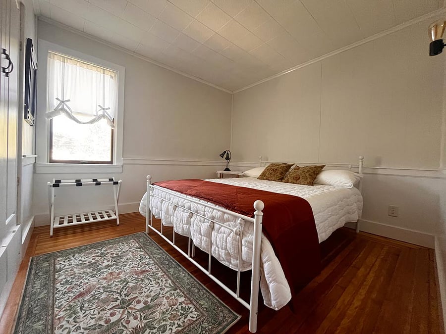 Bedroom 2: Upstairs with queen size bed