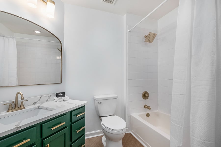 Second full bathroom - linens included