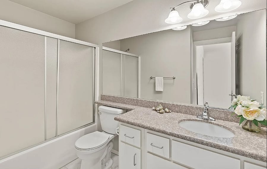 Ensuite bathroom #1