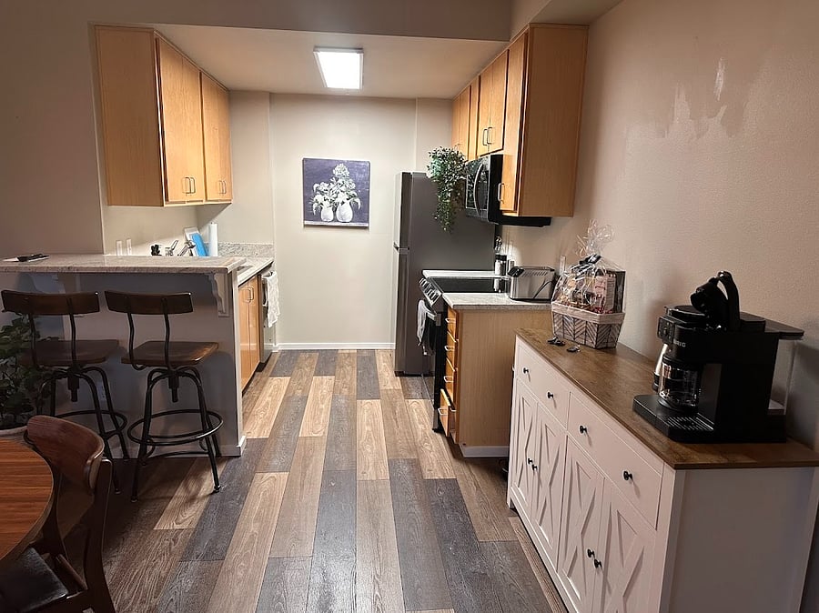 Fully equipped kitchen. Includes all dishes, cook wear and serve wear. Coffee maker, toaster, water boiler and more!