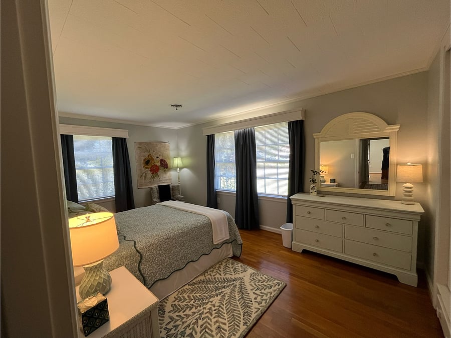Queen Bedroom