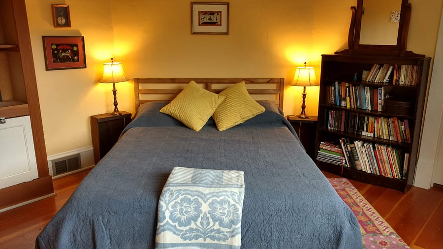 Bedroom #2 (queen bed)