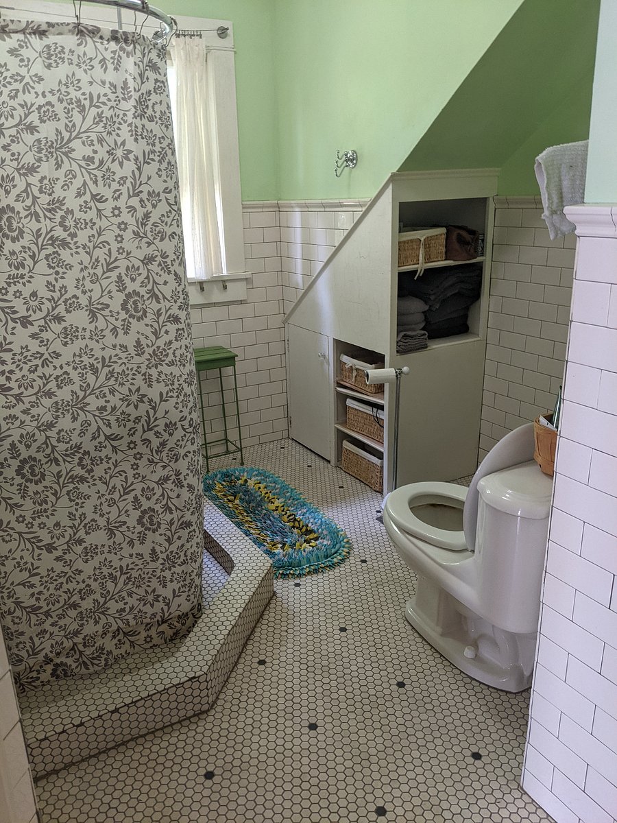 Full bathroom - walk in tile shower (2nd floor)