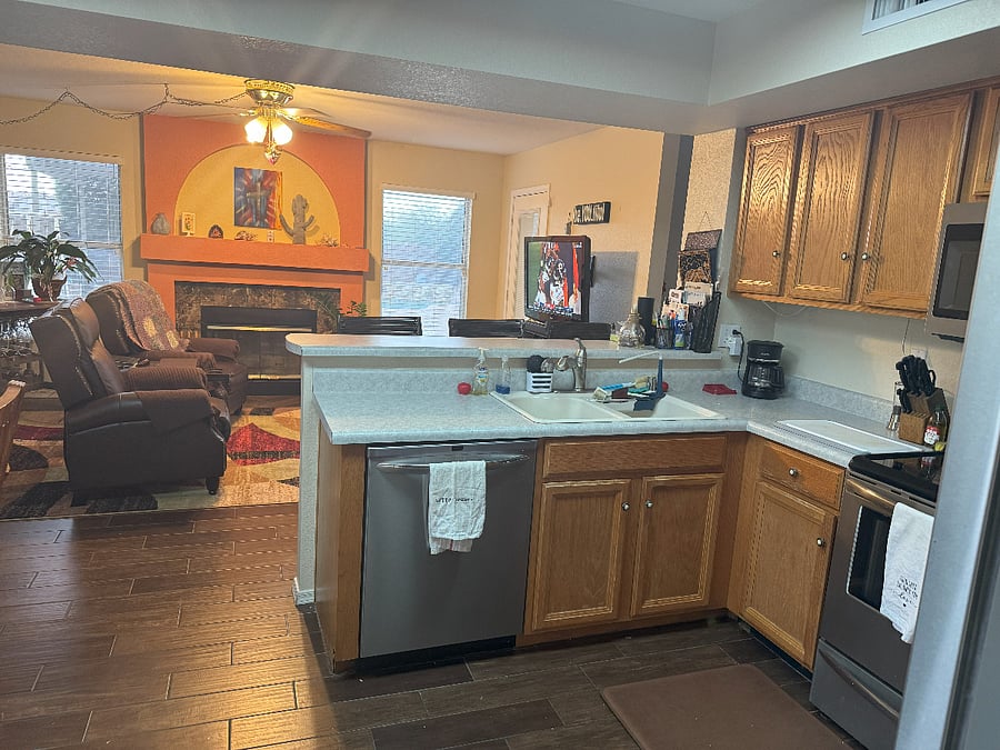 Full kitchen.