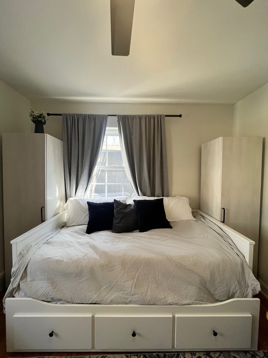 Third bedroom with daybed that converts into a king (pictured here as a daybed)