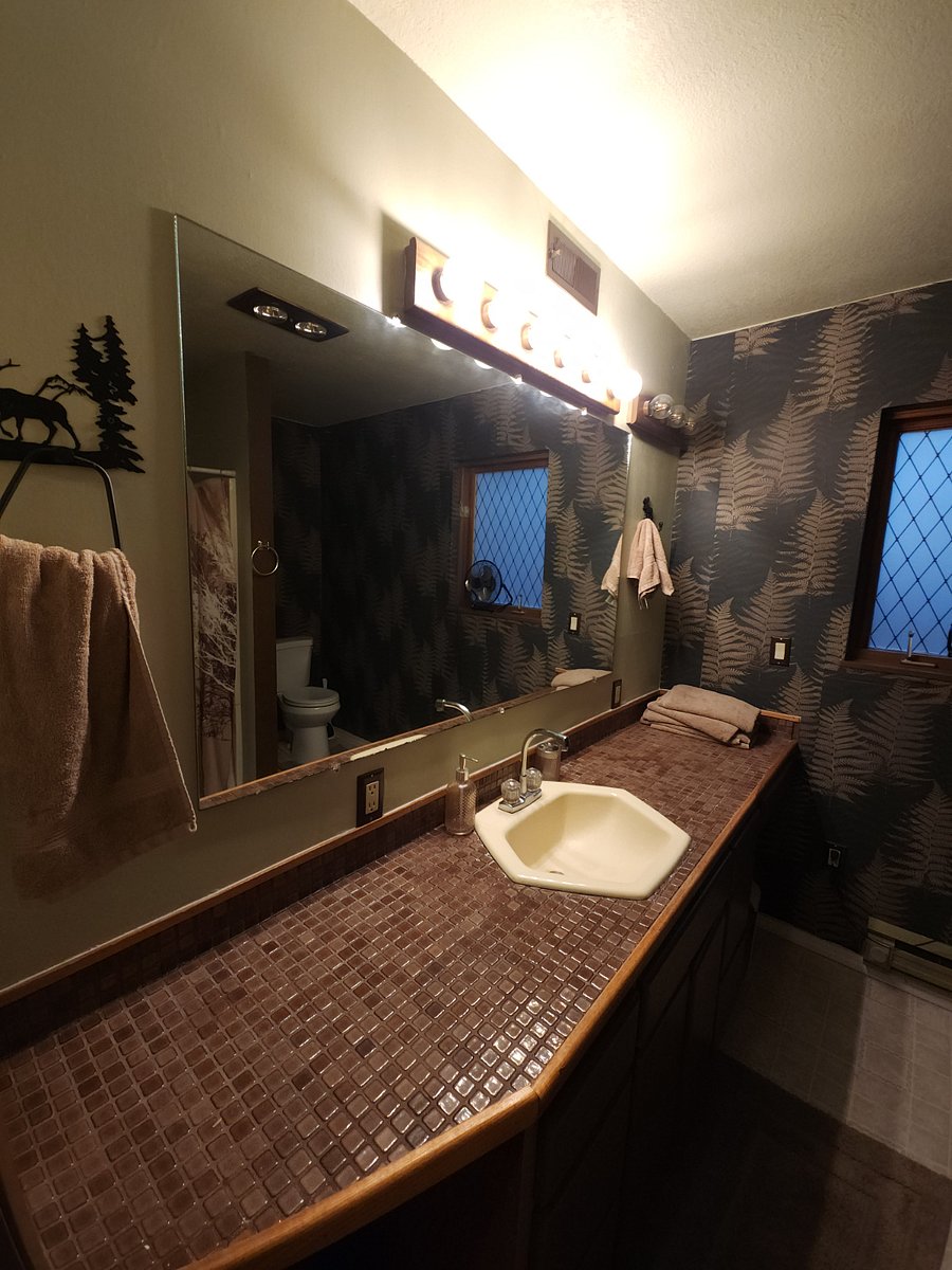 Main bathroom