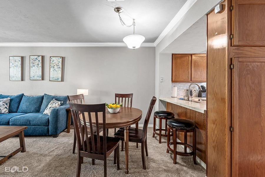 Dining for 6 available