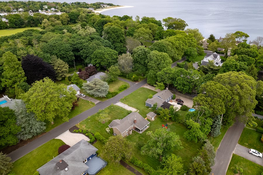 Awesome view of the Charming Cottage and its neighborhood
