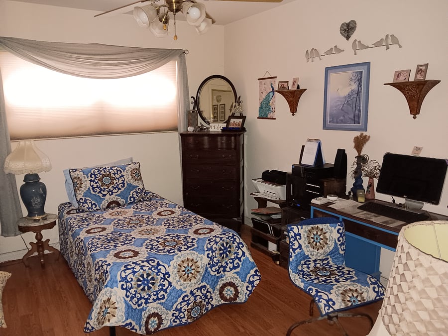 Center bedroom next to rental room...not for rent.