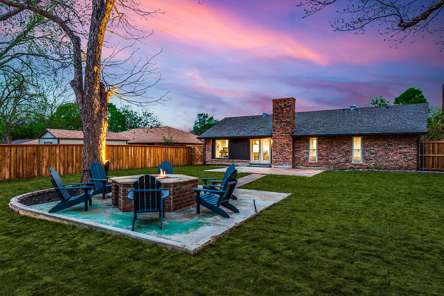 Backyard w/ Fire Pit
