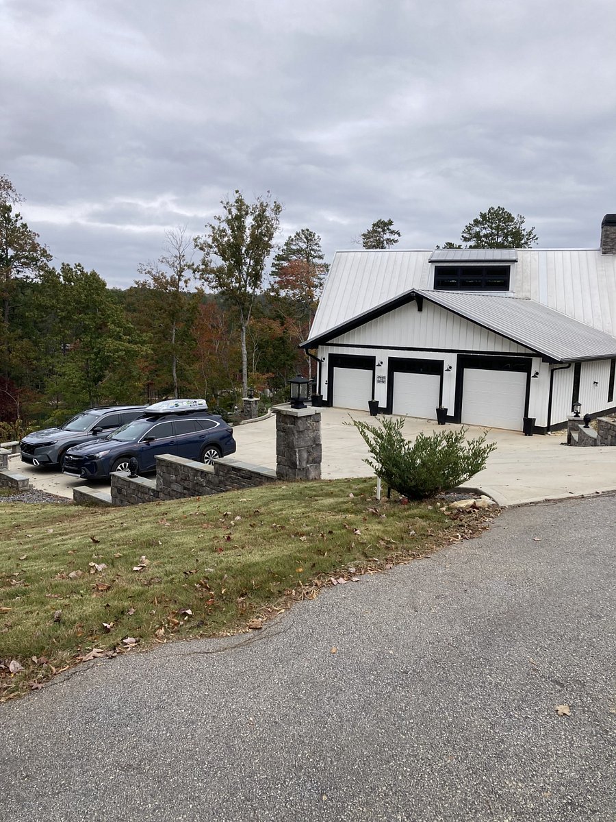 Bnb Guest Parking: The image of the 2 vehicles is your designated parking. 