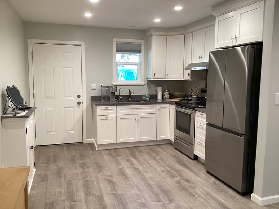 Full kitchen