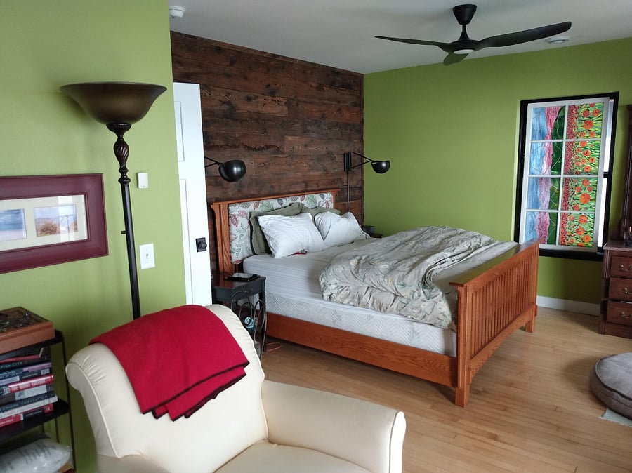 Primary bedroom. Queen bed. En suite bath.