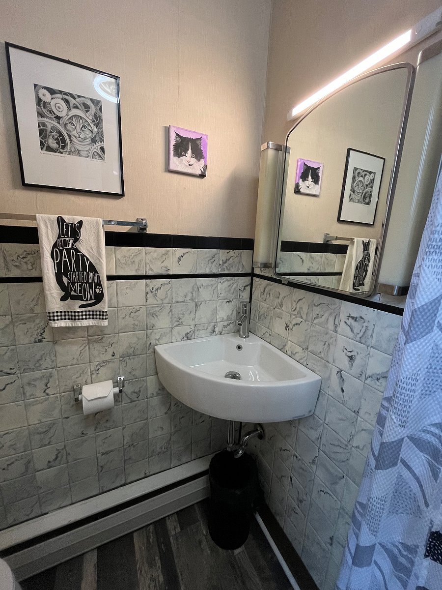 1/2 Bath