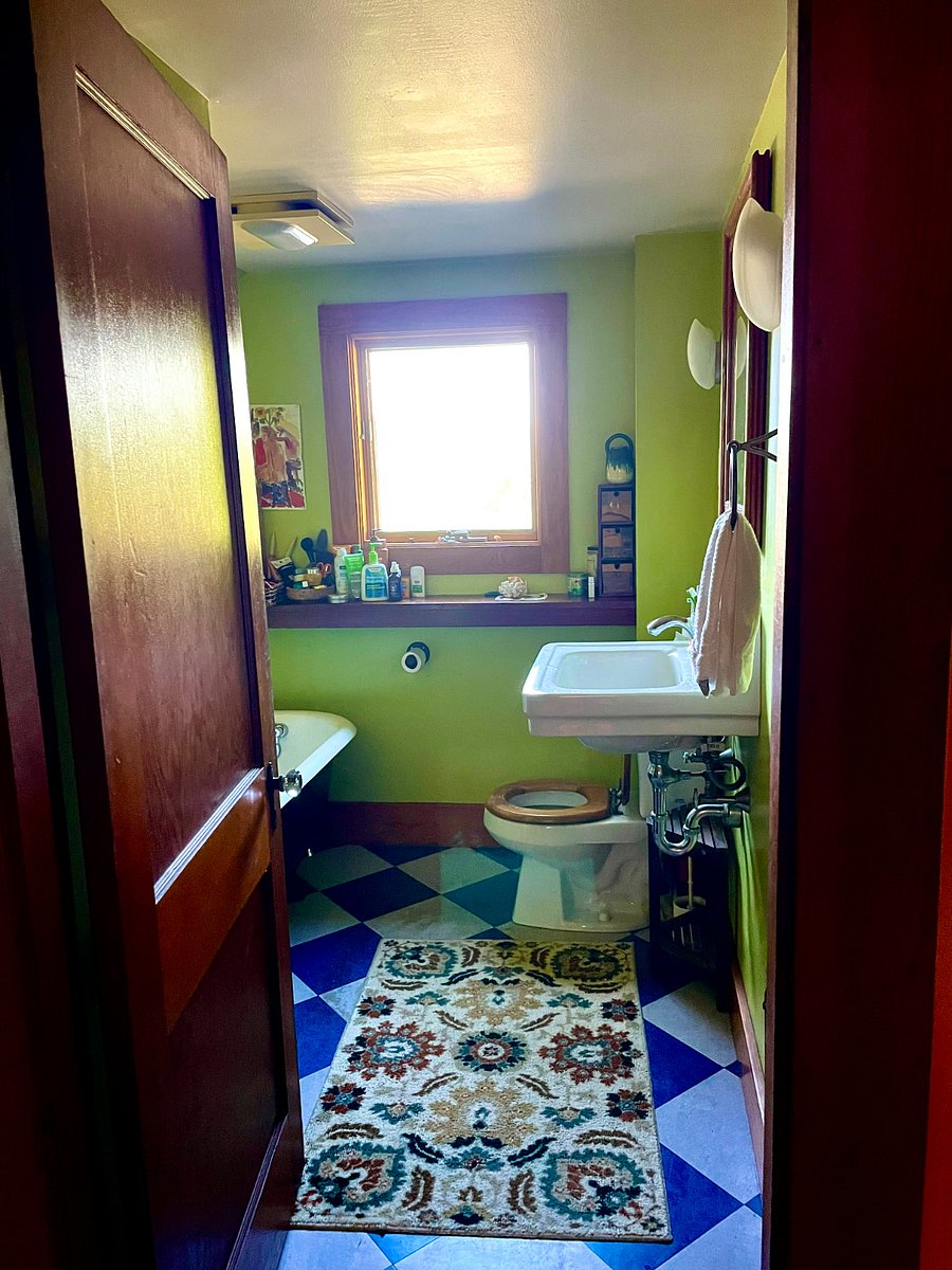 Upstairs bathroom