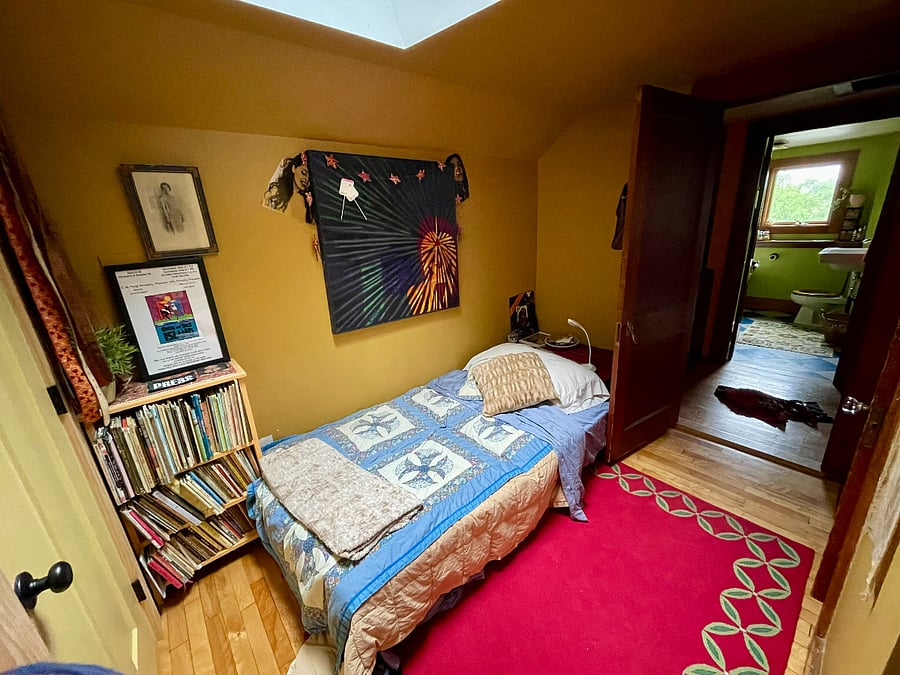3rd and smallest bedroom with double bed.