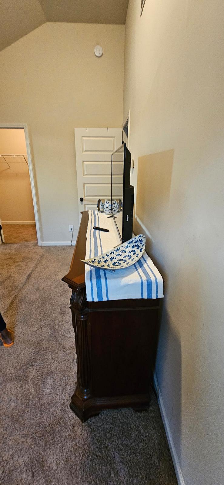 Dresser. 