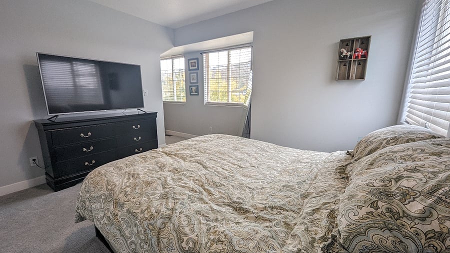 Guest bedroom