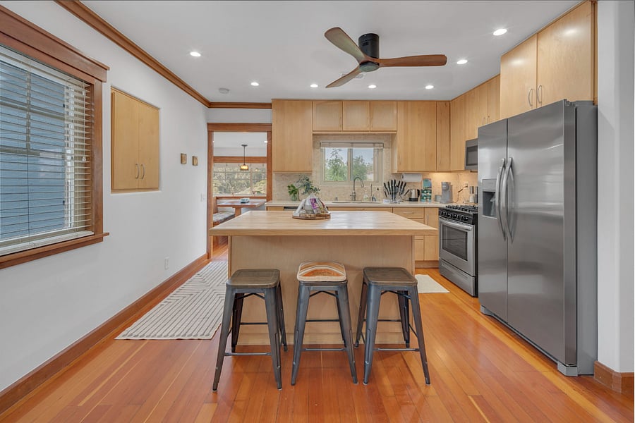 Perfect space to prepare and enjoy meals.