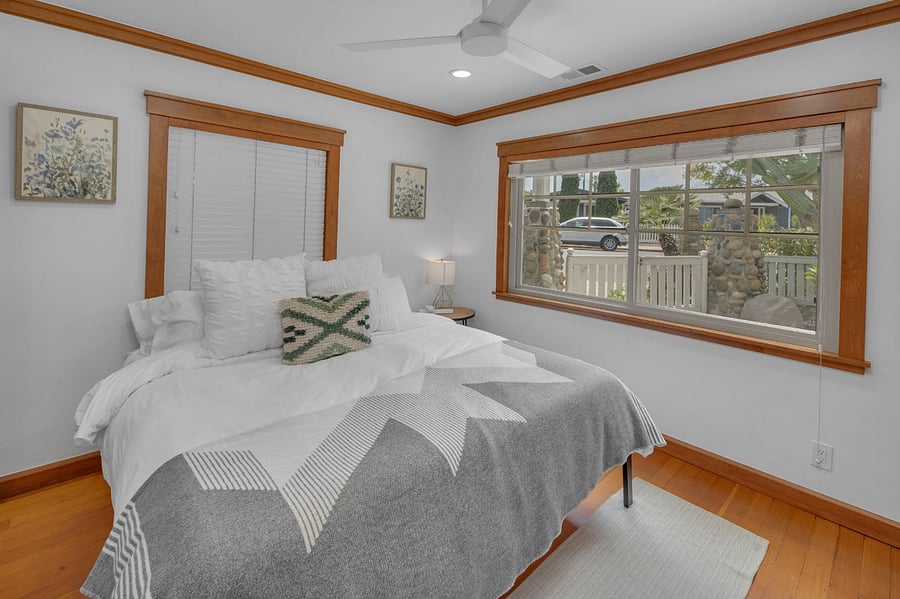Bedroom: 1 King-sized Bed; Ensuite Bathroom