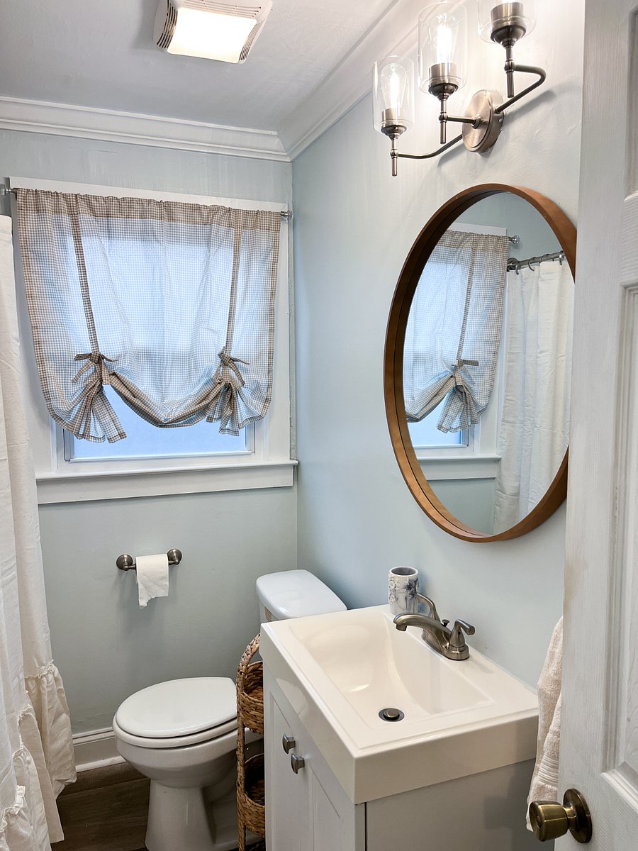 Bathroom with Shower/Tub