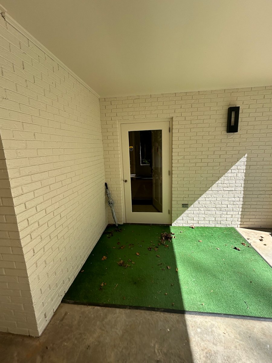 Private entrance to the bottom floor
