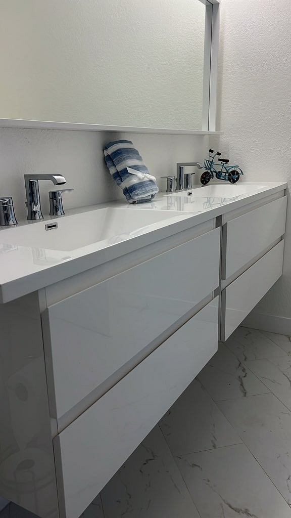 No bickering for lack of space with this wide double vanity at your disposal. Plush towels and prime toiletries provided.